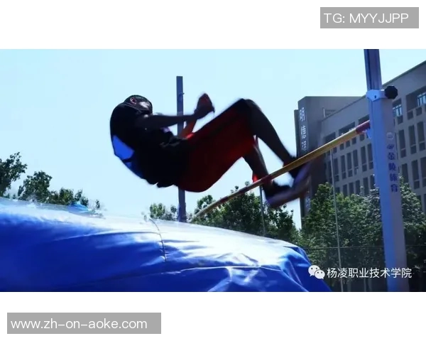 守护球门的荣耀时刻足球门将英姿壁纸展现运动激情